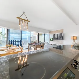 Bright Style Steps To Pool, Hot Tub And Parking *