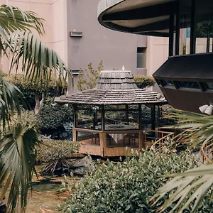 Hotel Japanese Cultural Experience: Pagoda In Honolulu, Hi *
