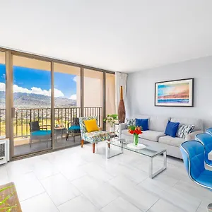 Tropical Retreat Near Waikiki With Parking *