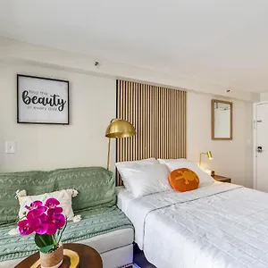 Bright & Cozy Unit With Balcony! * Honolulu