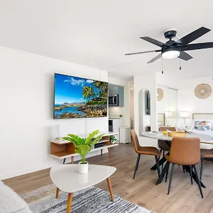 Newly Renovated With Rooftop Pool & Near Waikiki Beach! Honolulu