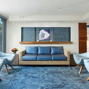 Отель Courtyard By Marriott Waikiki Гонолулу